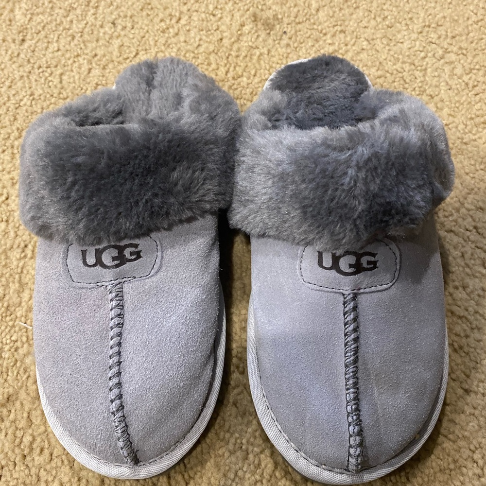 UGG NWOT slippers grey with Sherpa lined size 9